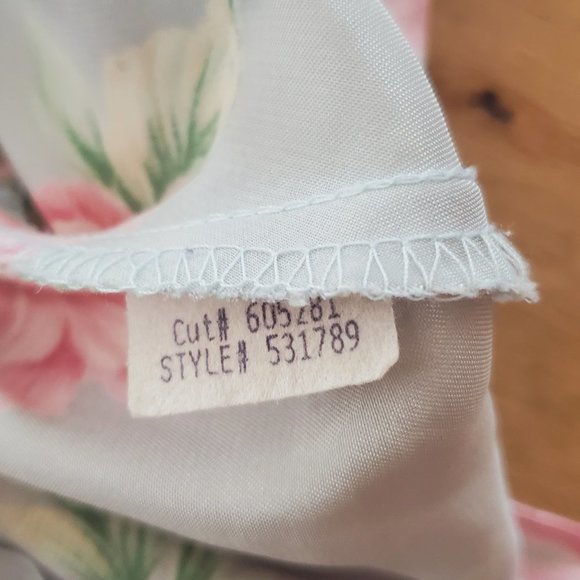 Dentelle Light Blue Floral Short Nightgown with Sheer Shoulder Straps and Lace L - Picture 9 of 9